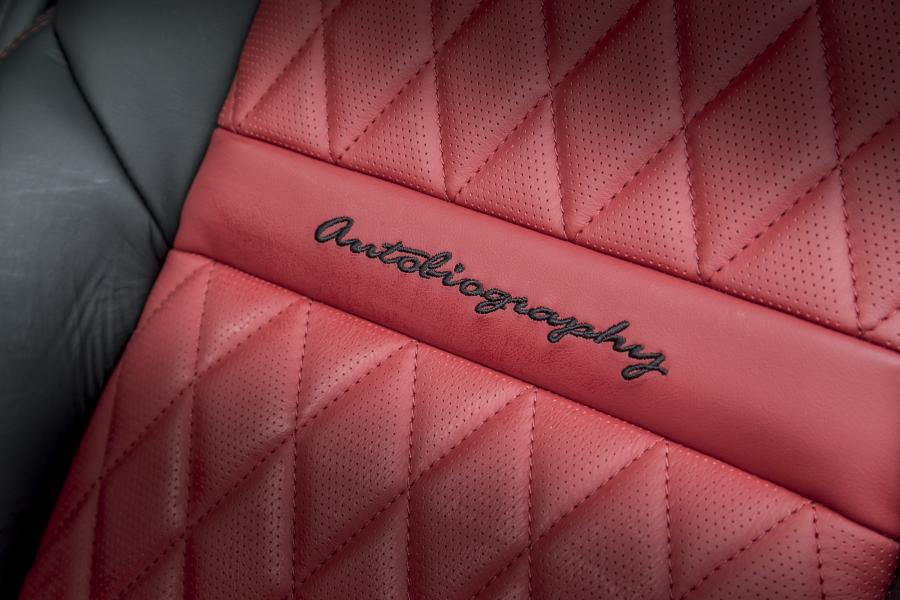 Логотип Land Rover Range Rover SVAutobiography Dynamic 2016 года  (UK) (фото 34 из 35)